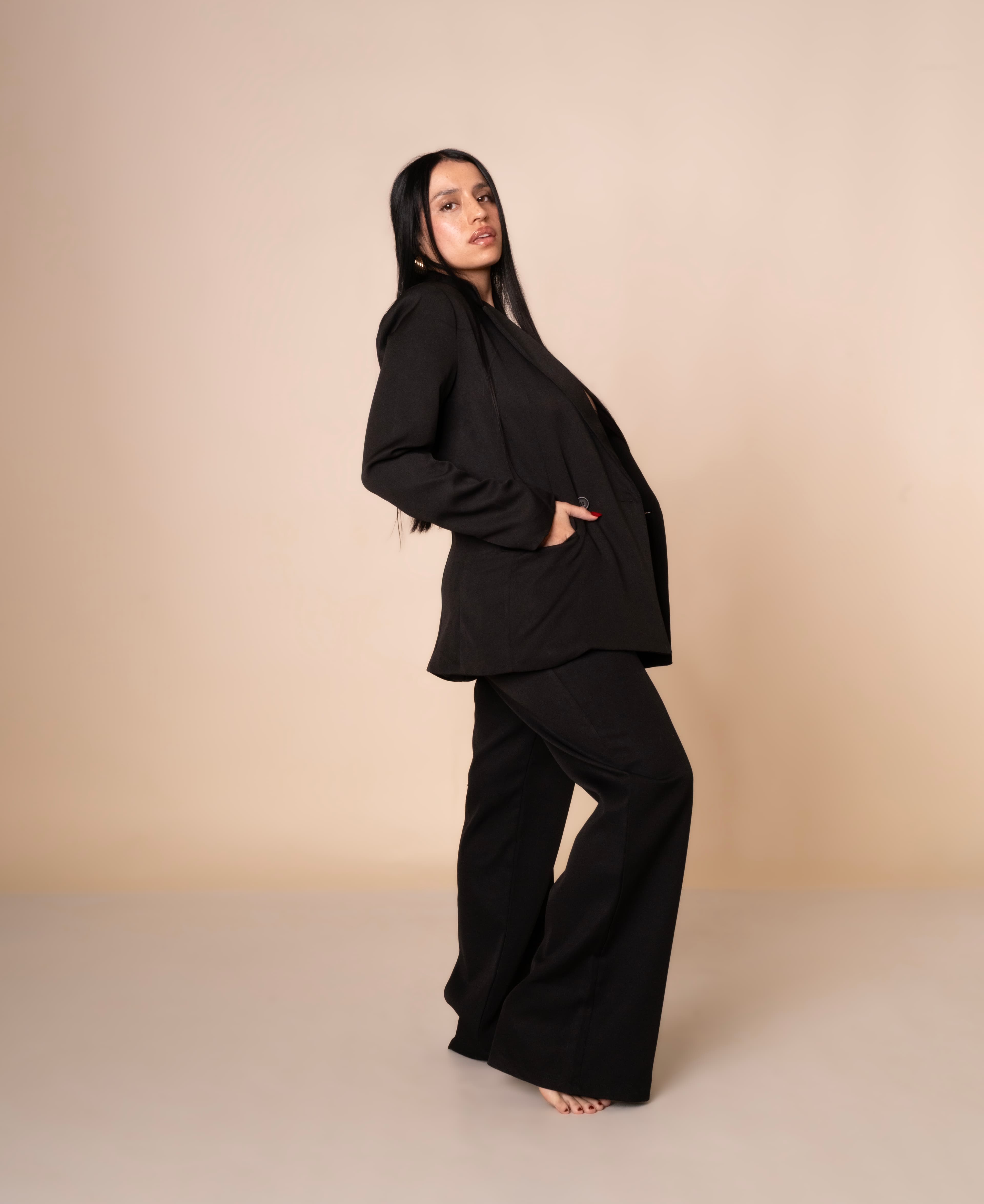 Hareli editorial model black and white portrait chair photography Buenos Aires